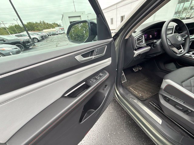 Used 2024 Volkswagen Atlas Peak Edition SEL AWD/4WD image 14