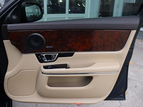 Used 2016 Jaguar XJ R-Sport image 46