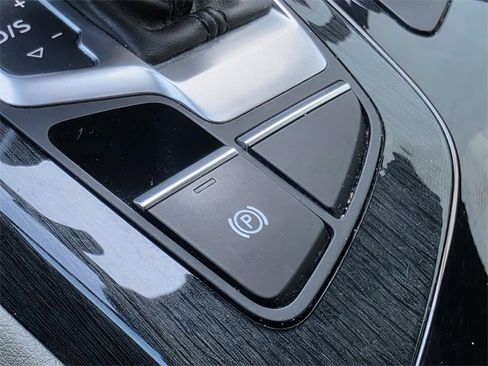 Used 2018 Audi Q7 3.0T Prestige image 31