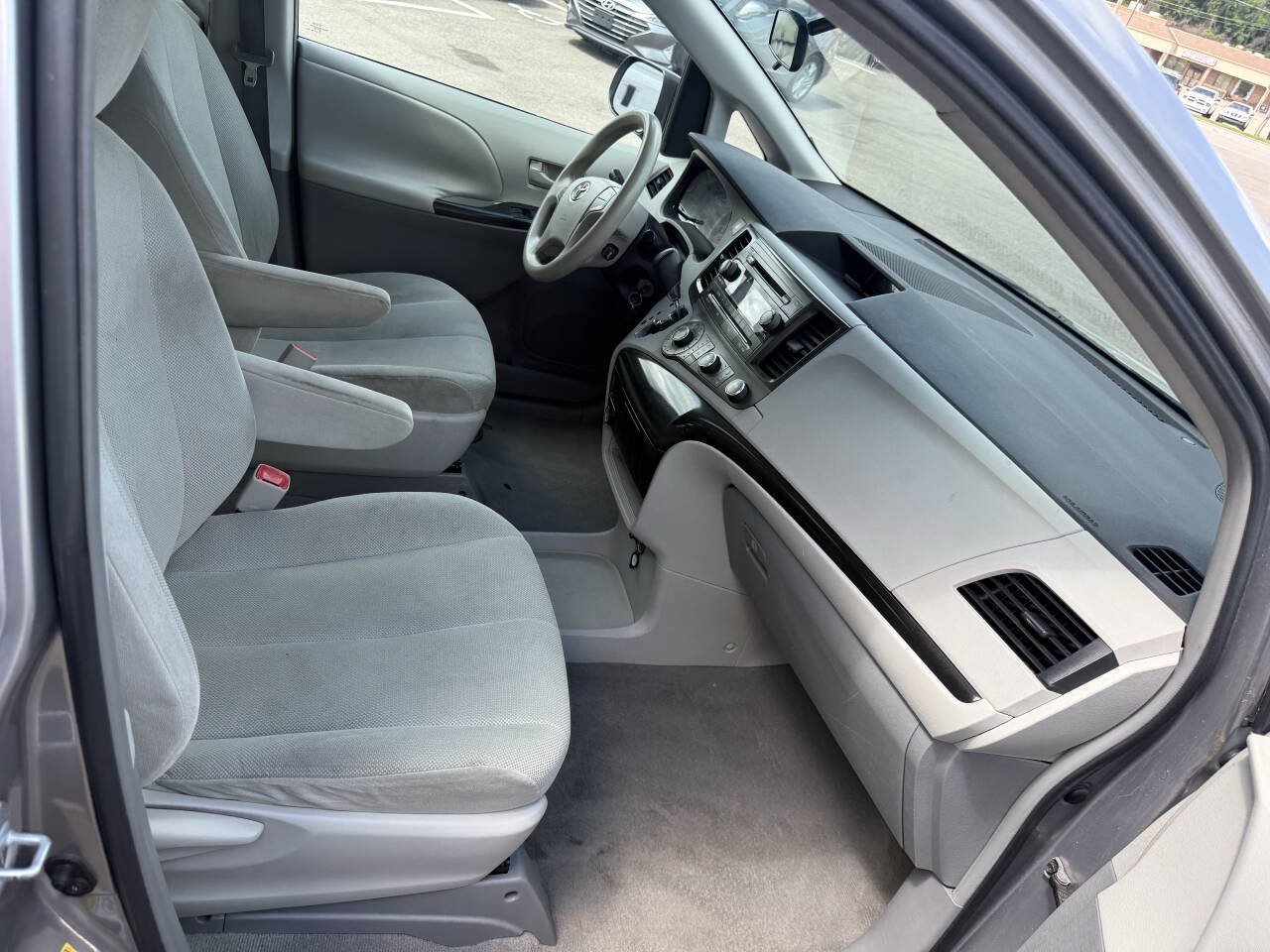 Used 2011 Toyota Sienna FWD image 14