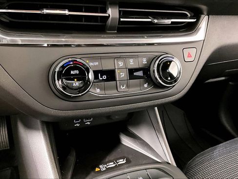 Certified 2026 Buick Envista Sport Touring w/ Convenience I Package FWD image 14