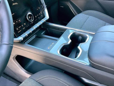 Used 2025 GMC Acadia Elevation image 16