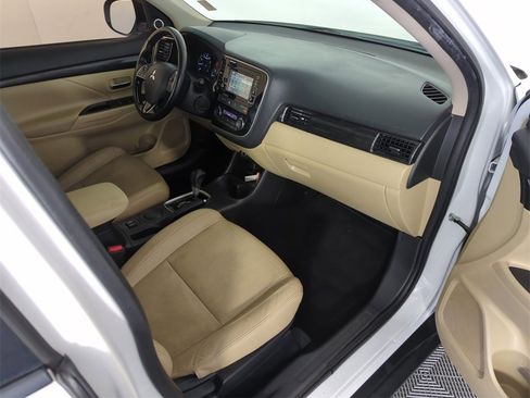 Used 2016 Mitsubishi Outlander SEL image 37