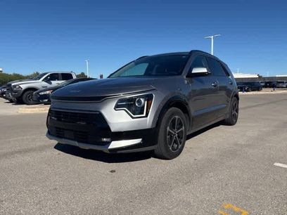 Used 2023 Kia Niro SX