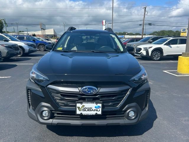 Used 2025 Subaru Outback Premium AWD/4WD image 2