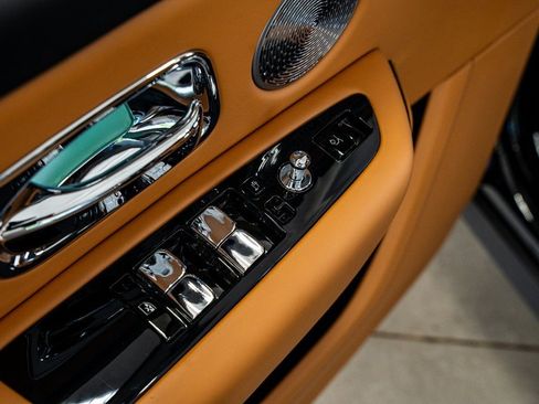 Used 2022 Rolls-Royce Cullinan Black Badge image 36