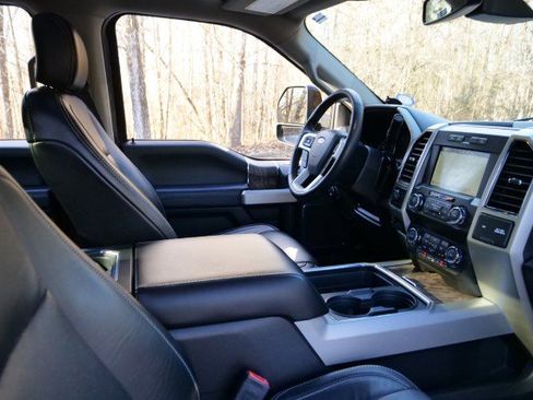 Used 2019 Ford F250 Lariat w/ Lariat Ultimate Package image 40
