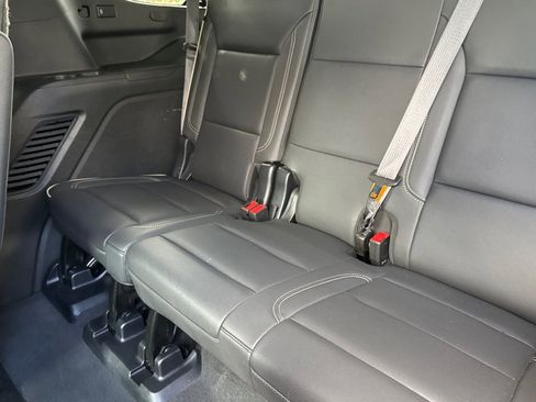 Used 2024 GMC Yukon SLT image 17