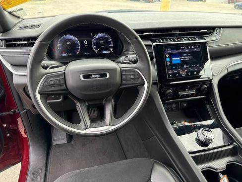 Used 2024 Jeep Grand Cherokee Altitude AWD/4WD image 15