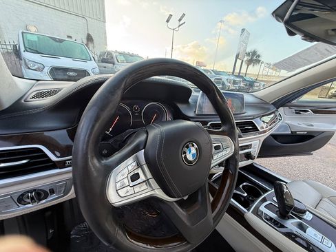 Used 2016 BMW 750i xDrive image 28