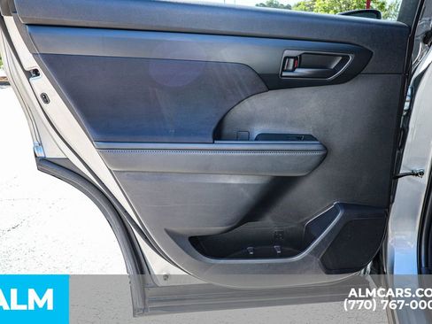 Used 2025 Toyota Highlander LE FWD image 53