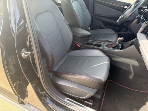 Used 2025 Volkswagen Jetta GLI Autobahn FWD image 12