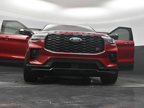 Used 2025 Ford Explorer ST w/ Sun And Sound Package AWD/4WD image 31