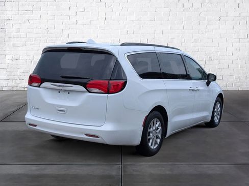 Used 2020 Chrysler Voyager Lxi image 2