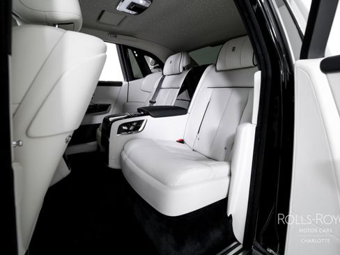 Certified 2025 Rolls-Royce Phantom Sedan image 20