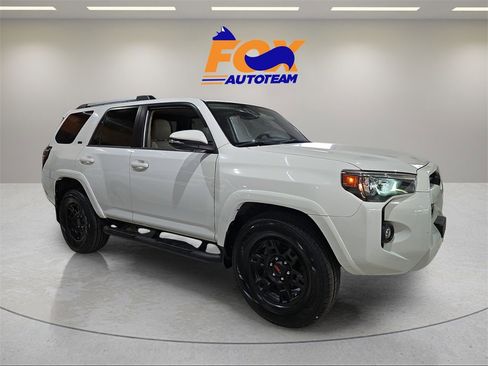 Certified 2022 Toyota 4Runner SR5 Premium image 5