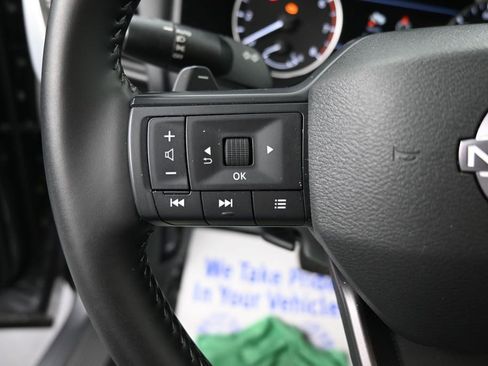Used 2025 Nissan Rogue SV AWD/4WD image 31