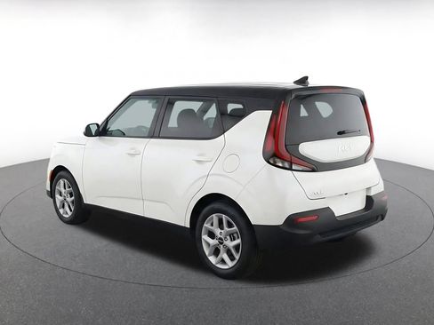 Used 2025 Kia Soul LX w/ LX Technology Package FWD image 7