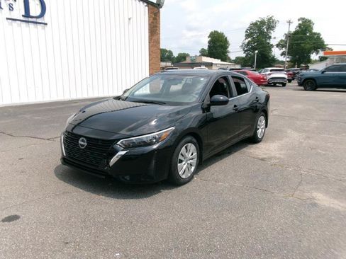 Used 2025 Nissan Sentra S FWD image 2
