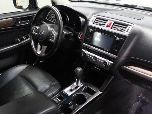 Used 2017 Subaru Outback 2.5i Limited image 9