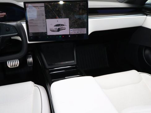 Used 2022 Tesla Model S Plaid image 11