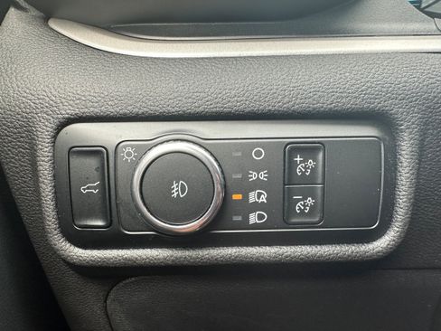 Used 2024 Ford Explorer XLT w/ Equipment Group 202A AWD/4WD image 27