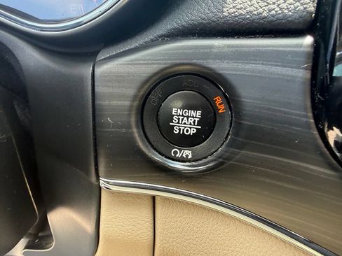 Used 2021 Jeep Grand Cherokee Limited AWD/4WD image 29