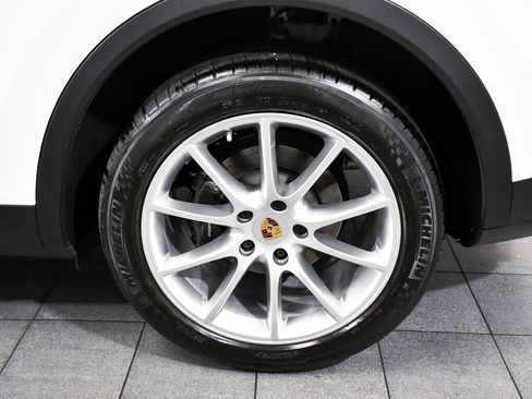 Used 2022 Porsche Cayenne Coupe image 8