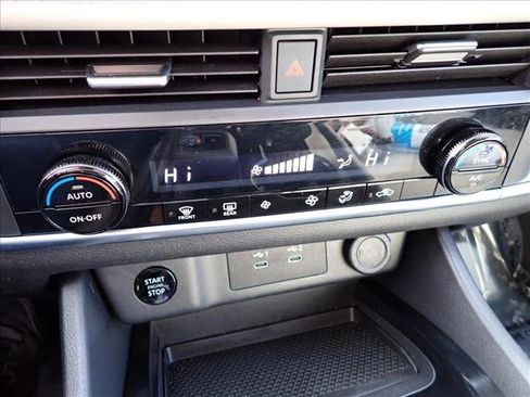 Used 2024 Nissan Rogue SV image 22