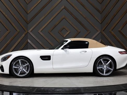 Used 2018 Mercedes-Benz AMG GT Roadster w/ Exclusive Interior Package image 11