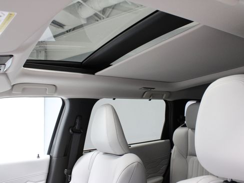 New 2025 Mitsubishi Outlander SEL image 31