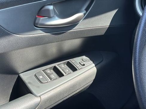 Used 2021 Kia Forte LXS FWD image 22