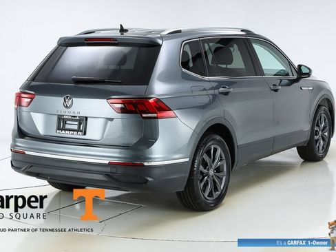 Used 2023 Volkswagen Tiguan SE w/ Panoramic Sunroof Package FWD image 9