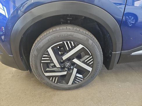 Used 2025 Nissan Kicks SV image 19