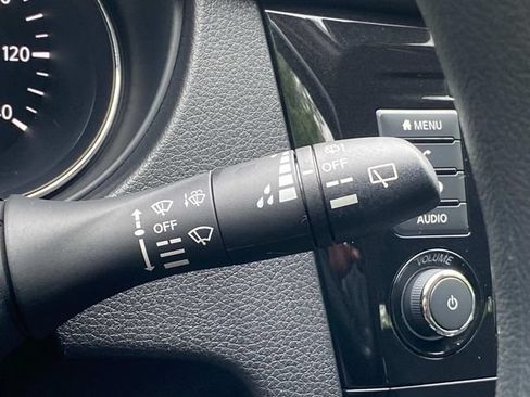 Used 2020 Nissan Rogue S FWD image 23