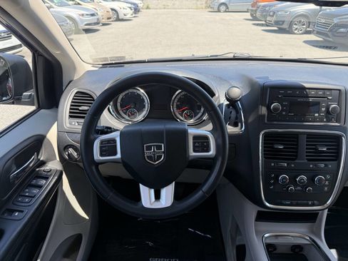 Used 2014 Dodge Grand Caravan SXT w/ UConnect Hands-Free Group FWD image 16