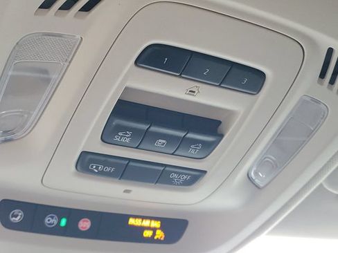 Used 2022 Buick Envision Avenir w/ Technology Package II AWD/4WD image 43
