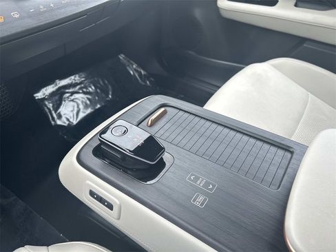 Used 2024 Nissan Ariya AWD image 28