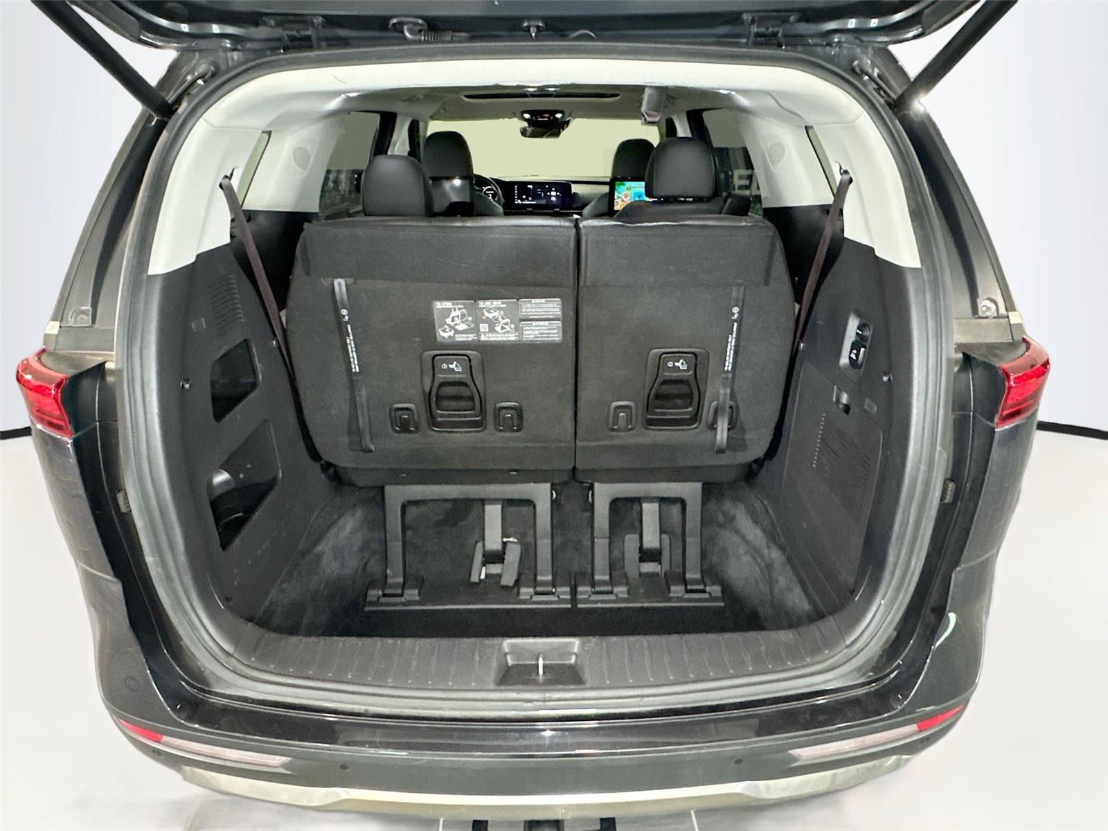 Used 2024 Kia Carnival SX Prestige FWD image 24