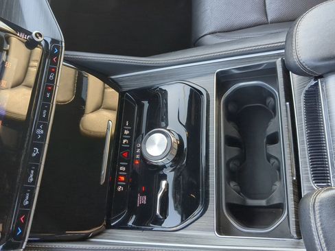Used 2024 Jeep Wagoneer Series II w/ Flexible Seating Group AWD/4WD image 16