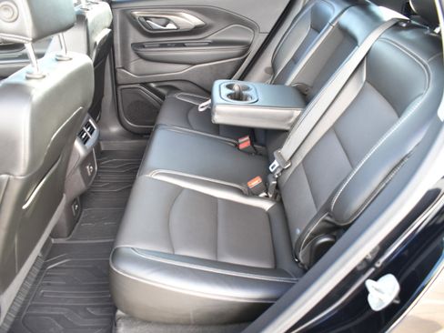 Used 2024 GMC Terrain SLT image 23