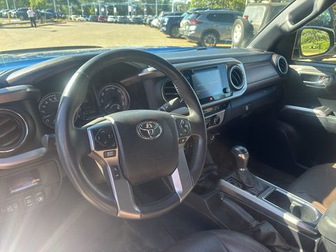 Used 2017 Toyota Tacoma Limited AWD/4WD image 8