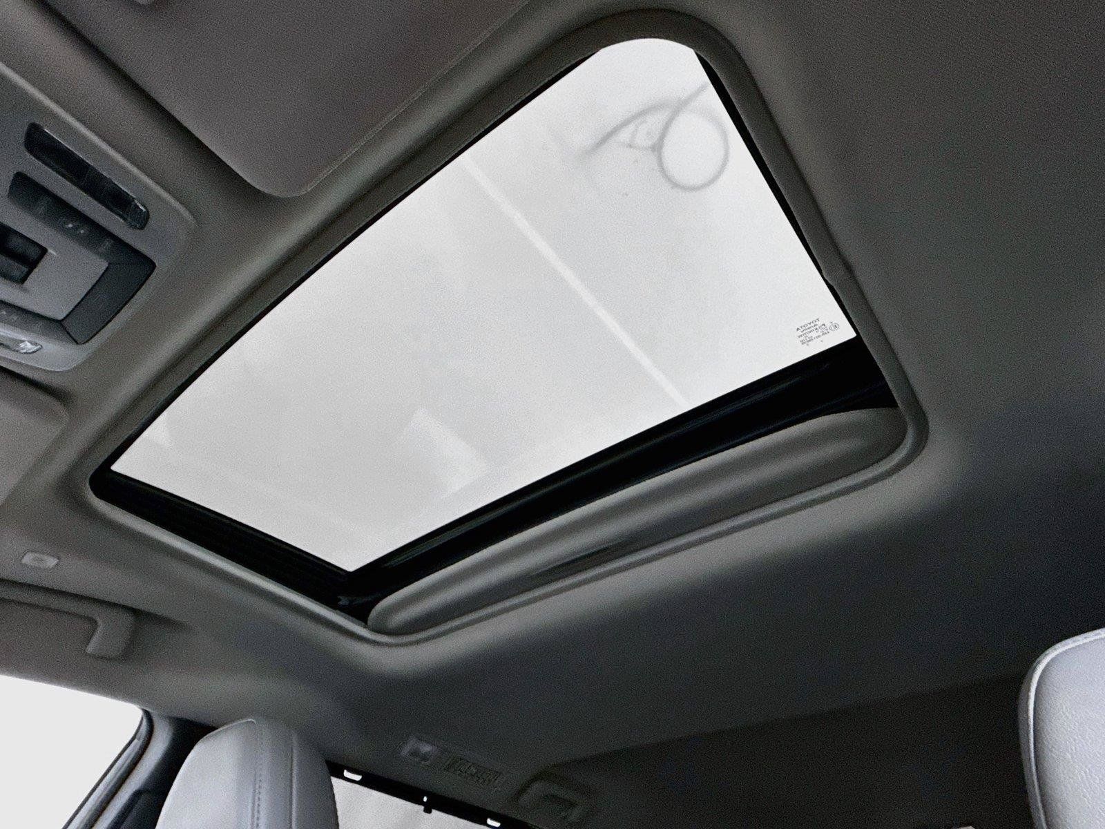 Certified 2026 Toyota Sienna XLE FWD image 6