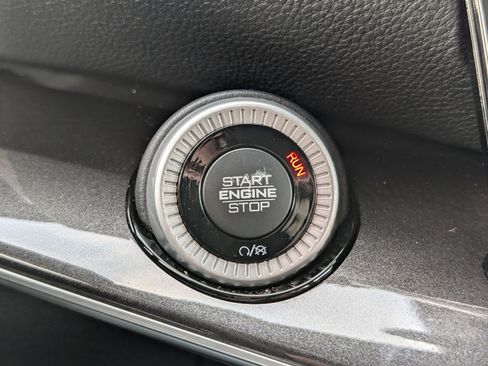 Used 2023 Jeep Wagoneer Base w/ Convenience Group I image 17