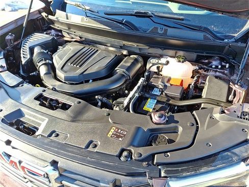 Used 2024 GMC Acadia Elevation image 28