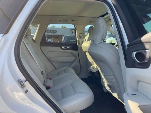 Used 2021 Volvo XC60 T5 Momentum w/ Climate Package image 10