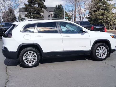 Used 2019 Jeep Cherokee Latitude w/ Popular Appearance Group image 9