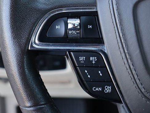 Used 2020 Lincoln Continental w/ Premium Package image 18