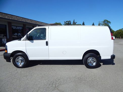 Used 2020 Chevrolet Express 2500 image 5