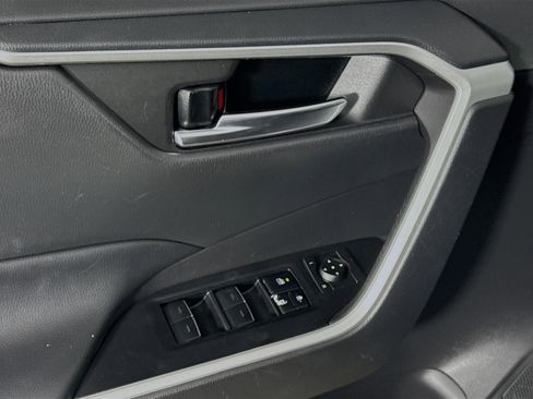 Used 2022 Toyota RAV4 XLE w/ Convenience Package image 24